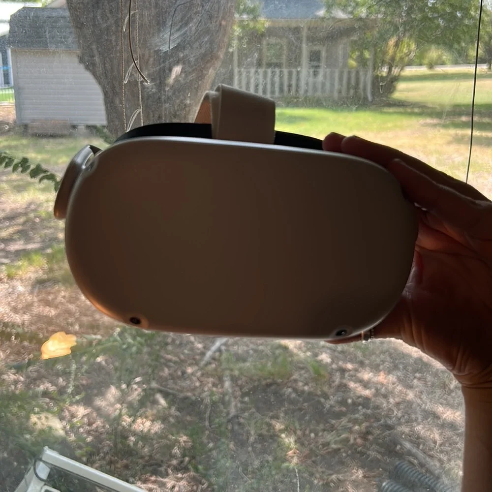 Barely used Mega quest 2 OCULUS
